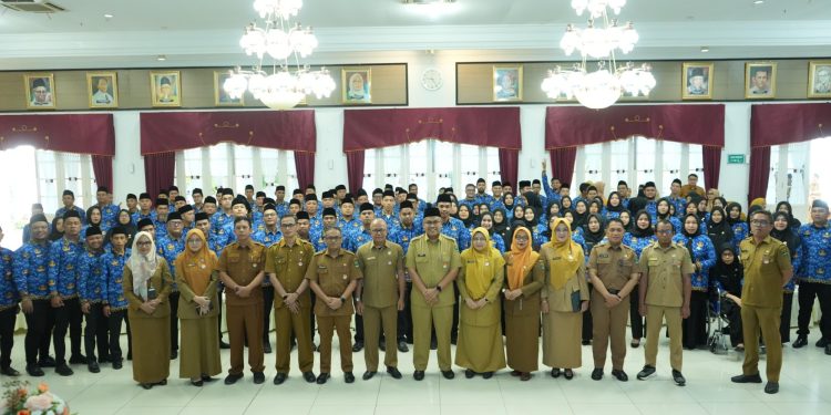 117 PPPK Paruh Waktu Pemprov Sumbar Terima SK, Sekdaprov Ingatkan Disiplin dan Etos Kerja