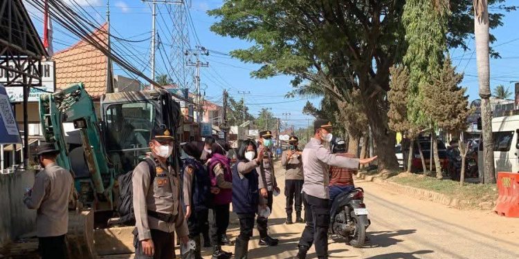 Pembersihan Jalan Jalur Unand, Polsek Pauh Jaga Arus Lalu Lintas