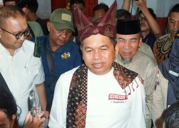 KDM Tiba di Padang, Berencana Bangun Satu Kampung Bagi Korban Banjir