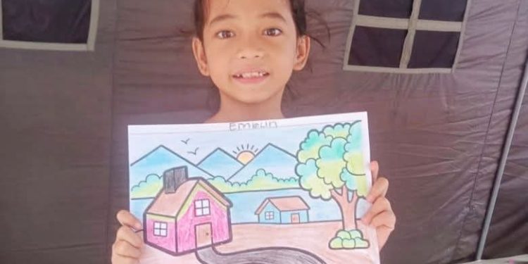 Cerita Korban Banjir di Padang: Embun, Rindu Rumahnya Kembali