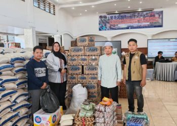 Warga Bersatu Bantu Korban Banjir Kota Padang