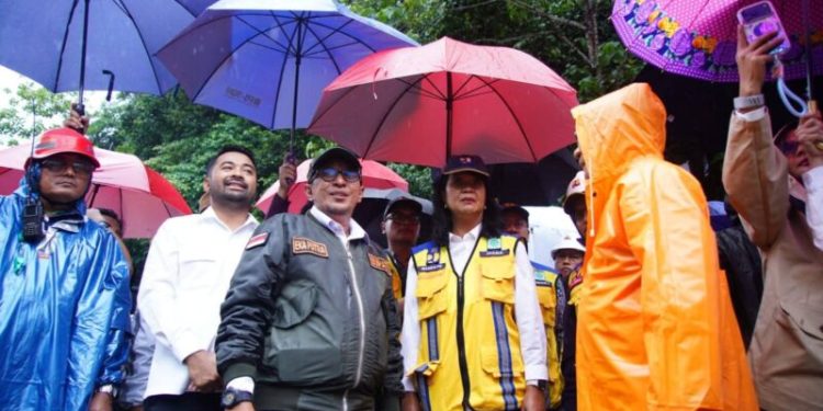 Komisi V DPR RI dan Wamen PU Tinjau Kondisi Lembah Anai