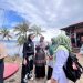 Diva Aurel Antar Sembako untuk Korban Banjir Bandang di Tanah Datar