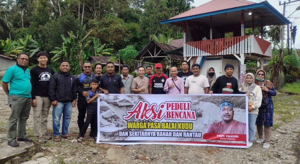 Pemuda Pasa Balai Kudu Berikan Bantuan Uang Tunai untuk Korban Galado Malalak