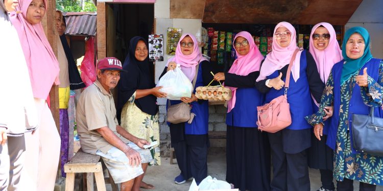 Ringankan Beban Warga, GOW Payakumbuh Serahkan Bantuan untuk Korban Bencana