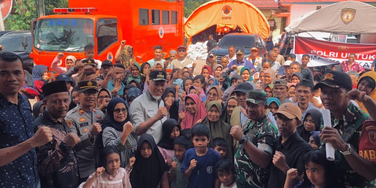 Gubernur Mahyeldi Tinjau Pengungsian Korban Bencana di Bayang Utara