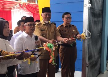 Gubernur Mahyeldi Dampingi Wamendikdasmen Resmikan Revitalisasi Sekolah di Padang