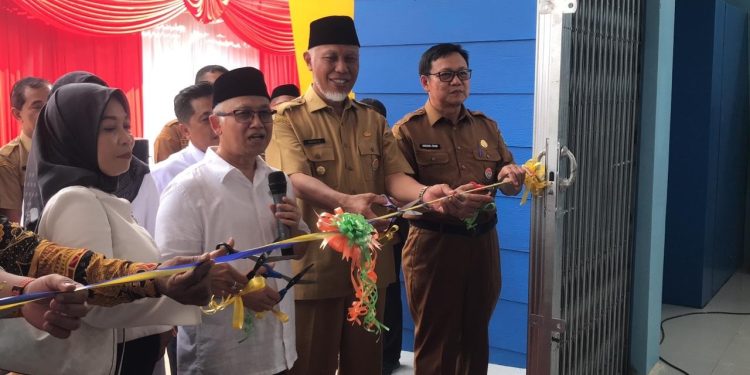 Gubernur Mahyeldi Dampingi Wamendikdasmen Resmikan Revitalisasi Sekolah di Padang