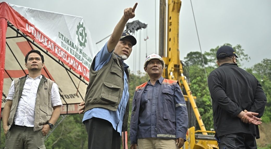 Gubernur Mahyeldi Tinjau Perbaikan Jembatan Kembar Padang Panjang, Target Rampung Jelang Lebaran