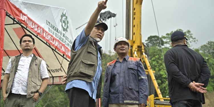 Gubernur Mahyeldi Tinjau Perbaikan Jembatan Kembar Padang Panjang, Target Rampung Jelang Lebaran