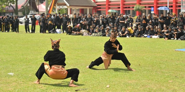 Pemprov Sumbar Resmikan Silek Tradisi Minangkabau sebagai Ekstrakurikuler Wajib di SMA/SMK/SLB