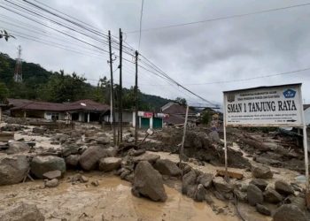 9 Unit Bangunan Hancur, Akses Jalan Masih Terputus di Maninjau