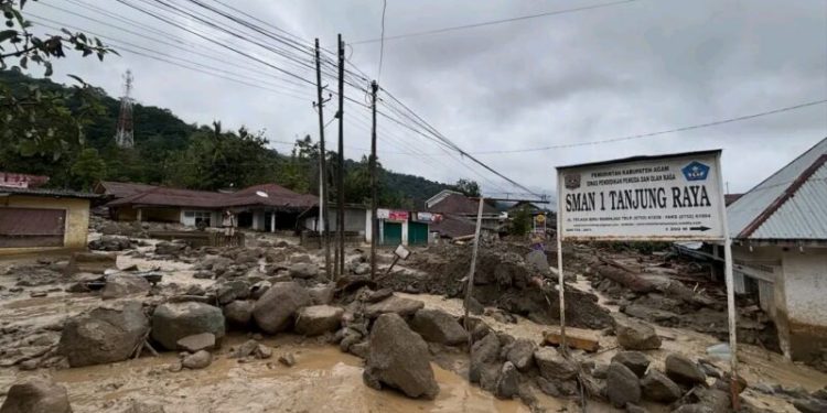 9 Unit Bangunan Hancur, Akses Jalan Masih Terputus di Maninjau