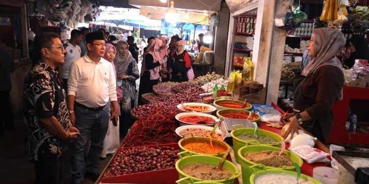 Wako Zulmaeta Sidak Pasar Ibuah, Pastikan Stok Bahan Pokok Aman Jelang Ramadhan