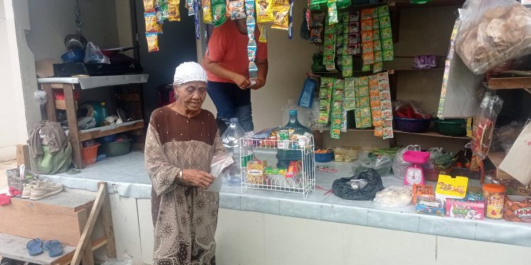 Kisah Warga Penghuni Huntara, Buka Warung untuk Dapatkan Penghasilan Tambahan  ​