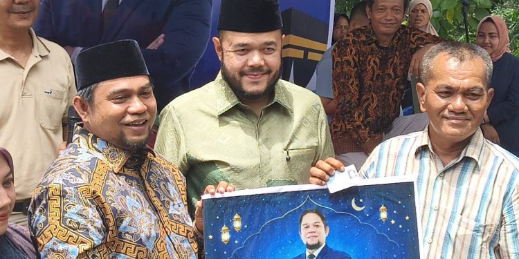 Berbagi 50 Ton Beras di Lubuk Kilangan, Wali Kota Padang Apresiasi Kepedulian Dani Faisal