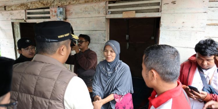 Wagub Sumbar Serahkan Bantuan Bedah Rumah untuk Warga Tigo Nagari Pasaman