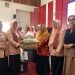 DWP Kemendagri Salurkan Bantuan Bagi Anggota DWP Kota Padang Terdampak Banjir Bandang