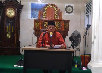 Safari Ramadan, ​Wawako Elzadaswarman Serahkan Hibah Rp 50 Juta di Masjid Ikhlas Payolansek