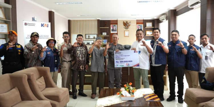 Berkah Ramadhan, KAI Divre II Sumbar Salurkan TJSL Rp250 Juta untuk Pembangunan Masjid Al Mursydin Pasaman