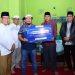 Wali Kota Payakumbuh Zulmaeta Serahkan Bantuan 35 Juta Rupiah untuk Masjid Baiturrahman