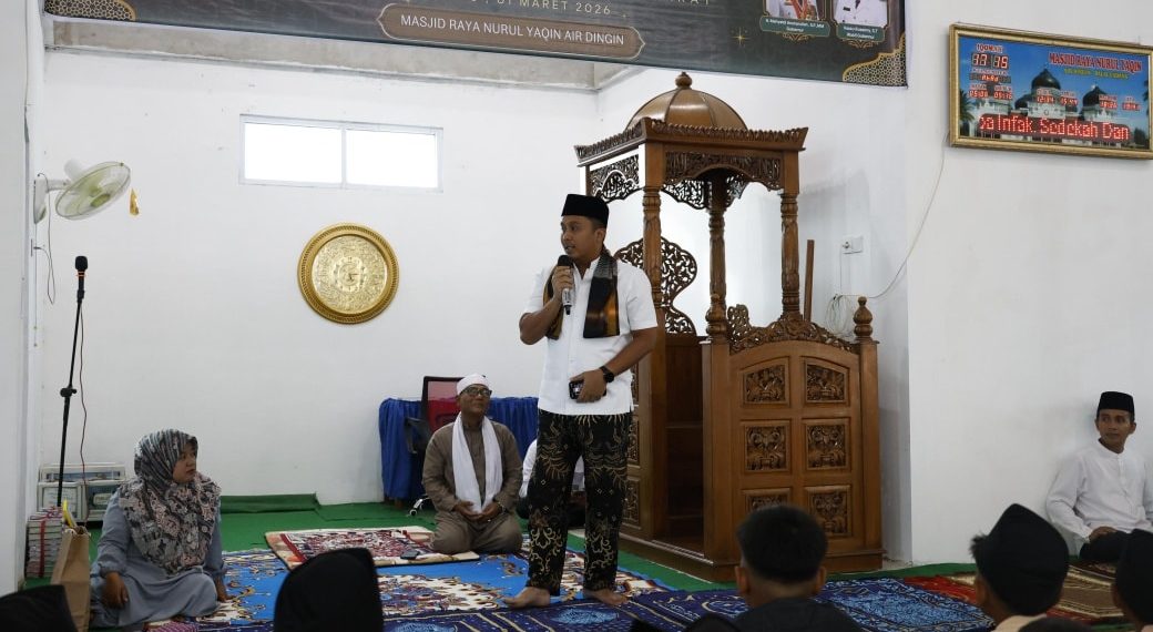 Wagub Vasko Apresiasi Kreativitas Warga Air Dingin Manfaatkan Kayu Bekas Banjir Jadi Tabuah Masjid