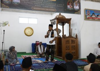 Wagub Vasko Apresiasi Kreativitas Warga Air Dingin Manfaatkan Kayu Bekas Banjir Jadi Tabuah Masjid