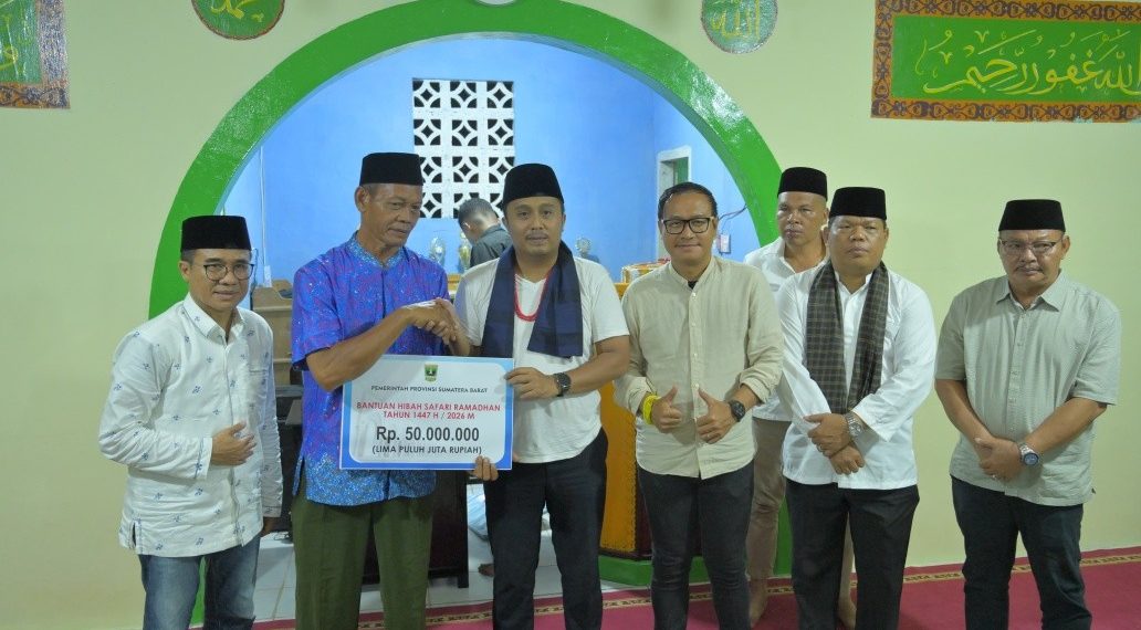 Safari Ramadan di Mentawai, Wagub Sumbar Serahkan Bantuan dan Tekankan Percepatan Pembangunan