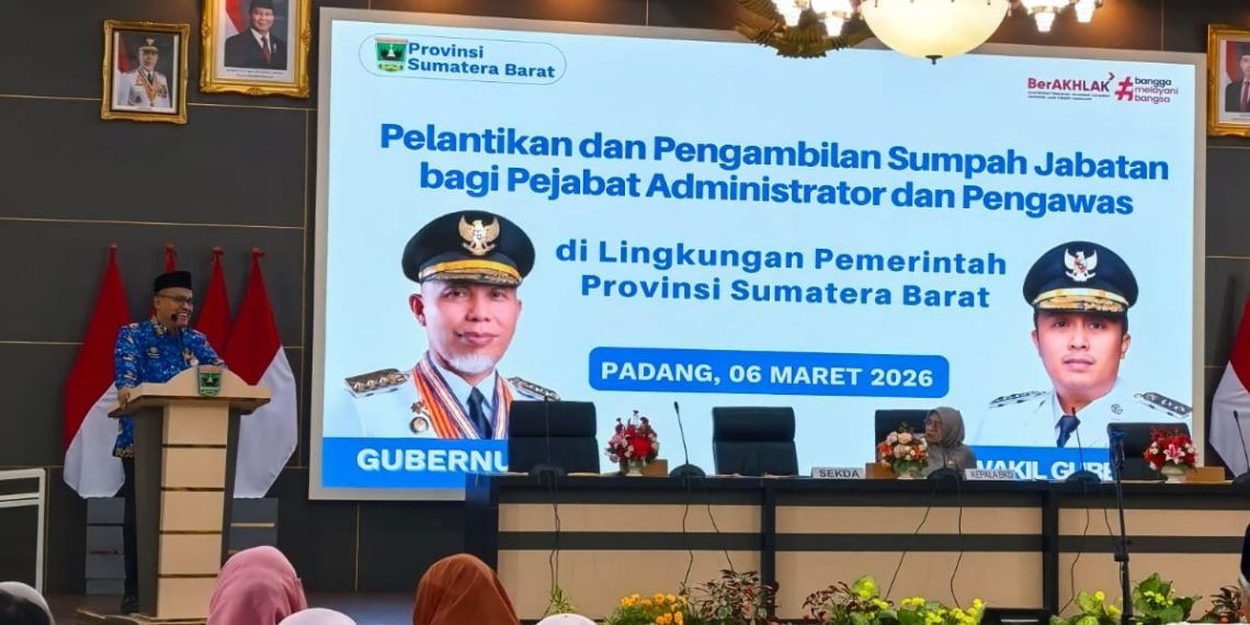 Sekda Sumbar Lantik 32 Pejabat Administrator dan Pengawas, Tekankan Integritas dan Kinerja Pelayanan Publik