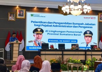Sekda Sumbar Lantik 32 Pejabat Administrator dan Pengawas, Tekankan Integritas dan Kinerja Pelayanan Publik