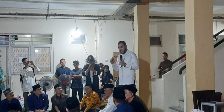 Wali Kota Padang Berbuka Bersama Warga Huntara Lubuk Buaya