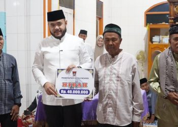Pemko Padang Salurkan Hibah TSR Rp44 Juta di Bungus Teluk Kabung