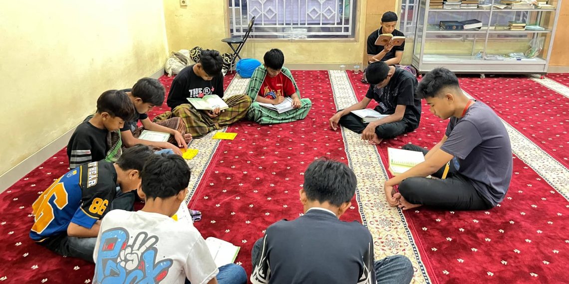 Pelaksanaan Itikaf di Padang Pakai Kartu