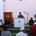 Wako Zulmaeta Serahkan Bantuan Pembangunan Saat Safari Ramadan di Masjid Darul Hikmah