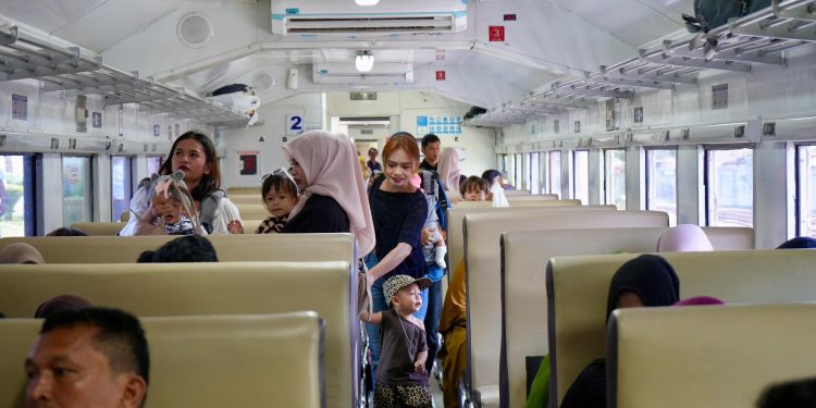 Puncak Penjualan, Tiket KA di Sumbar Tembus 10 Ribu Tiket Dalam Sehari