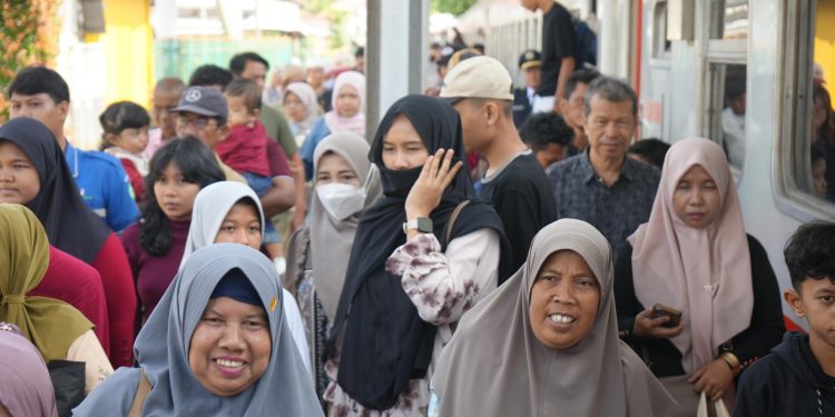 Angleb Belum Usai, KAI Divre II Sumbar Sudah Layani Lebih dari 100 Ribu Penumpang