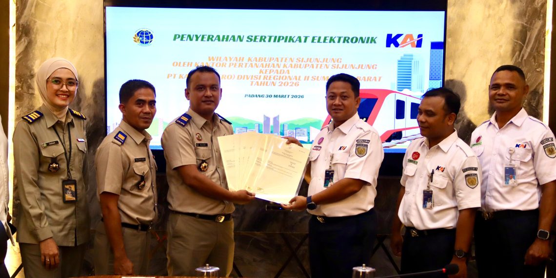 Upaya Selamatkan Aset Negara, KAI Divre II Sumbar Terima e-Sertipikat dari BPN Kabupaten Sijunjung