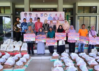 Pemerintah Kota Payakumbuh Salurkan Bantuan Paket Sembako Untuk Pekerja Rentan Ekonomi