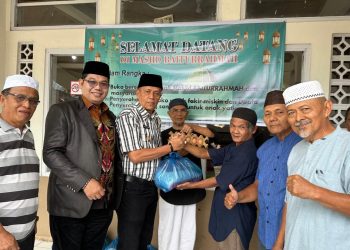 Pemko Payakumbuh Apresiasi Penyerahan Paket Sembako Jamaah Masjid Baiturrahmah Sawah Padang