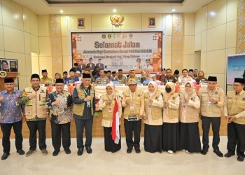 Gubernur Mahyeldi Lepas Keberangkatan 384 Calon Jemaah Haji Kloter 1 Embarkasi Padang