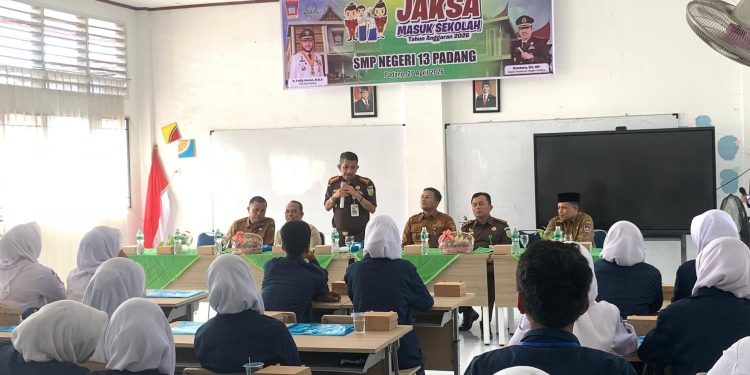 Program Jaksa Masuk Sekolah Perkuat Kesadaran Hukum Dan Cegah Perundungan Siswa Padang