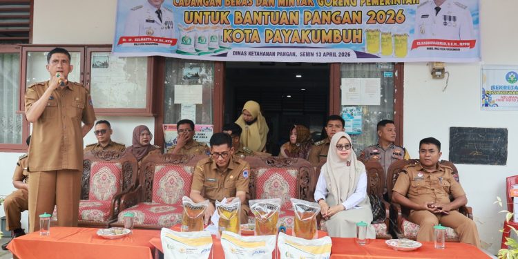 Pemko Payakumbuh Salurkan Bantuan Beras dan Minyak Goreng Kepada Ribuan Keluarga