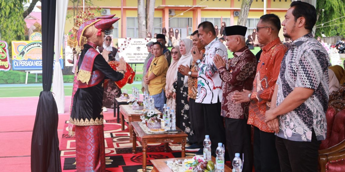 Wawako Elzadaswarman Hadiri Perpisahan Siswa Kelas XII SMA Negeri 3 Payakumbuh