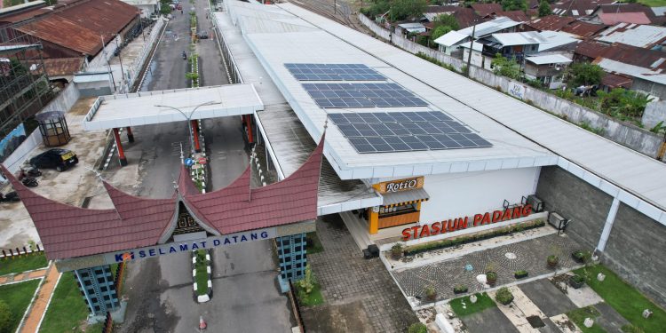 Peringati Hari Bumi 2026, KAI Divre II Sumbar Perkuat Transportasi Massal Rendah Emisi dan Pemanfaatan Energi Hijau