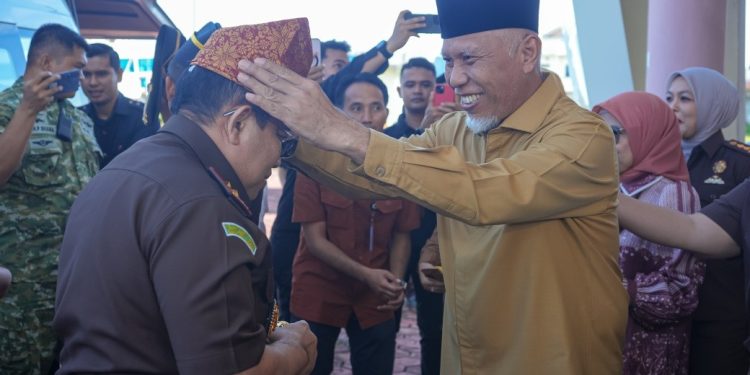 Gubernur Mahyeldi Sambut Kedatangan Dedie Tri Hariyadi Sebagai Kajati Sumbar yang Baru