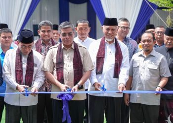 Gubernur Mahyeldi Dampingi Menaker RI Melakukan Kunjungan Kerja di Kota Padang