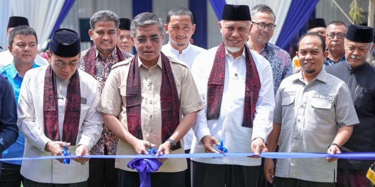 Gubernur Mahyeldi Dampingi Menaker RI Melakukan Kunjungan Kerja di Kota Padang