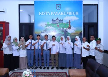 Wali Kota Zulmaeta Lepas Enam Utusan Payakumbuh Ikuti Seleksi Paskibraka Sumatera Barat
