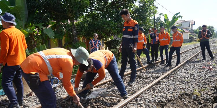 Perkuat Keselamatan Perjalanan Kereta Api, KAI Divre II Sumbar Tutup Tiga Perlintasan Liar di Padang Pariaman