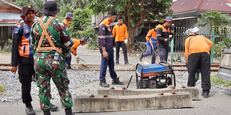 KAI Divre II Sumbar Lanjutkan Penataan Perlintasan Sebidang di Kota Pariaman